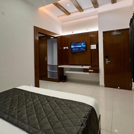 Le Hotel Host Tiruchirappalli Zewnętrze zdjęcie
