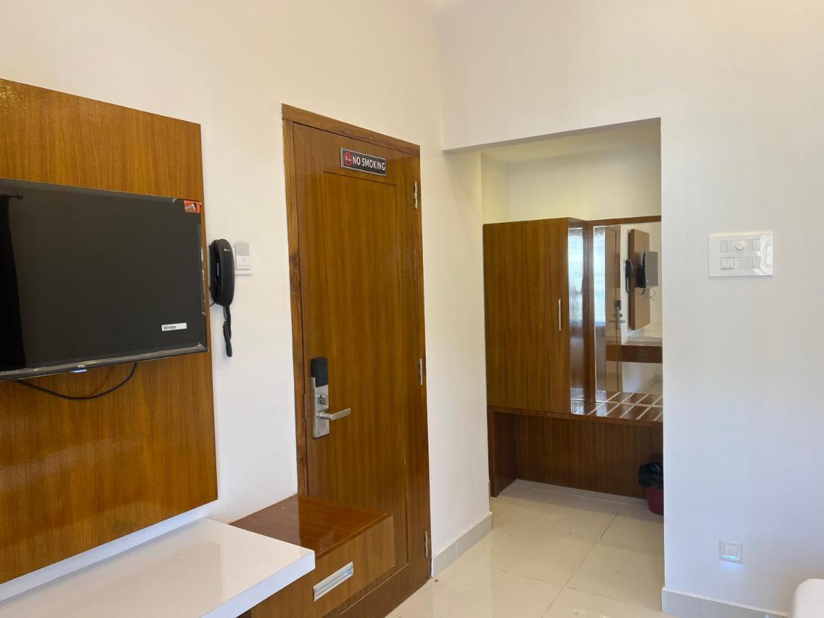 Le Hotel Host Tiruchirappalli Zewnętrze zdjęcie