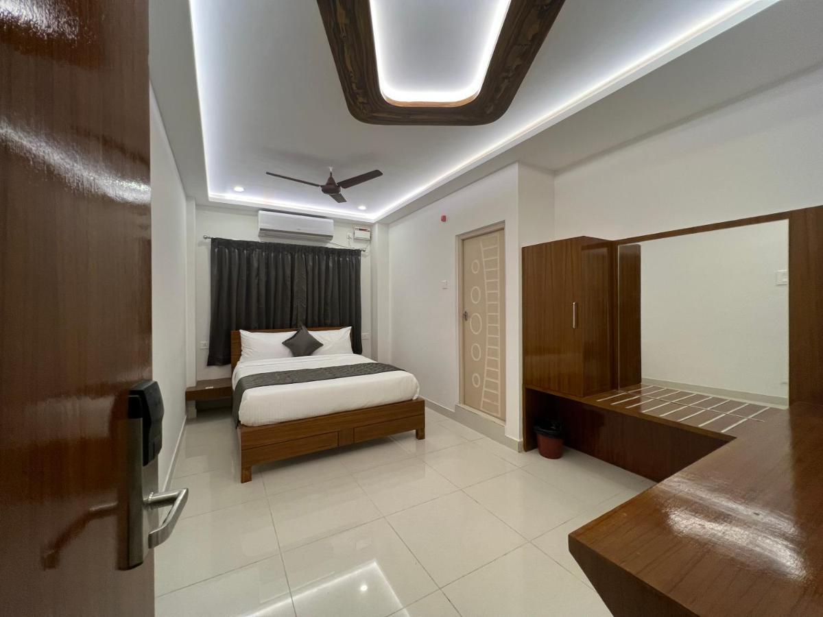 Le Hotel Host Tiruchirappalli Zewnętrze zdjęcie