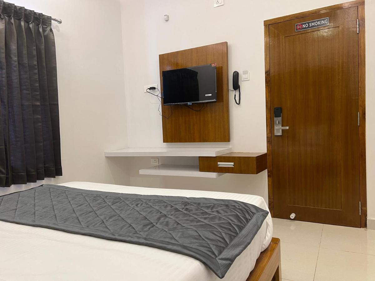 Le Hotel Host Tiruchirappalli Zewnętrze zdjęcie
